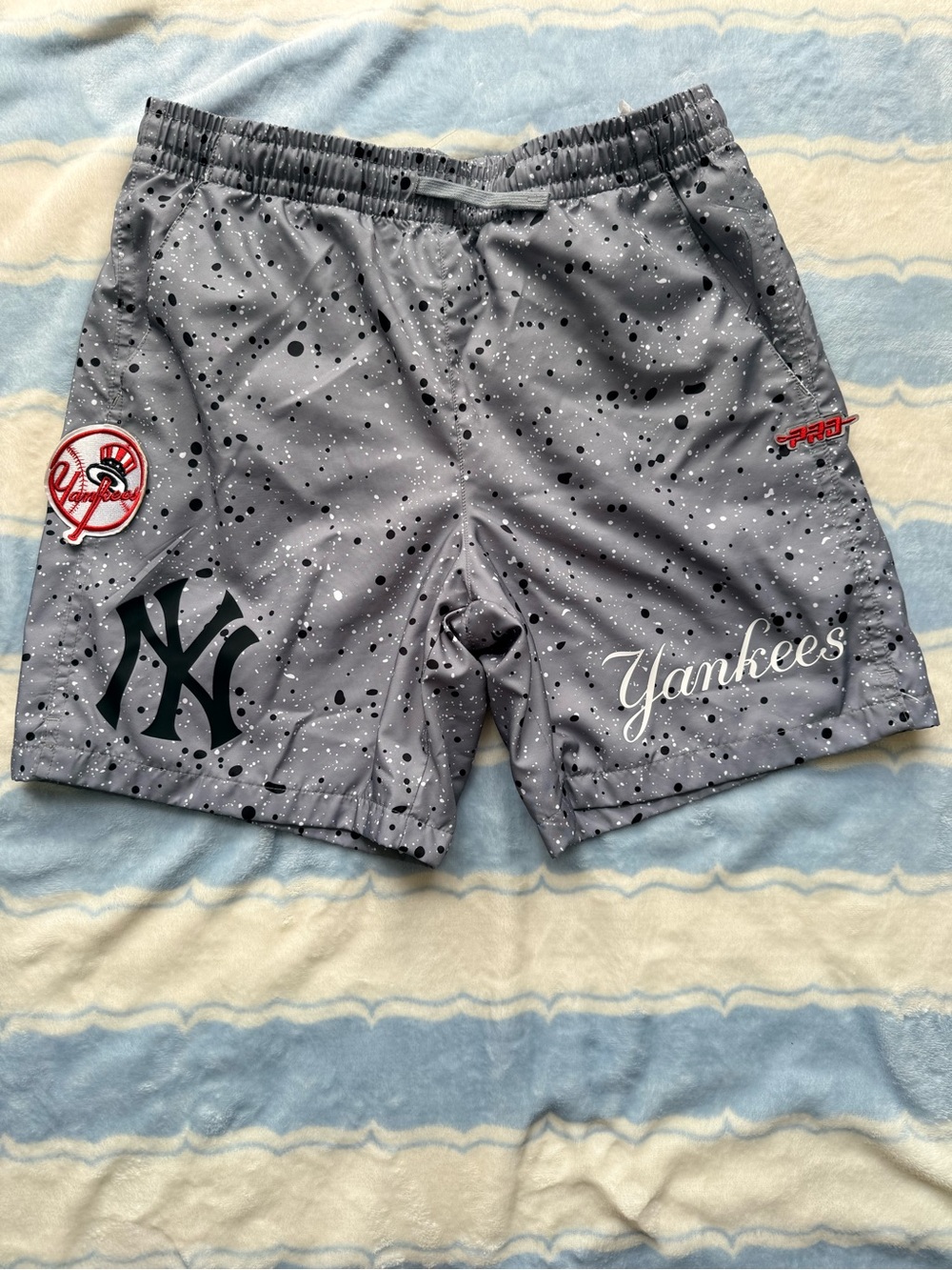 Boys Gray Splatter Athletic Shorts with Yankees Logo
